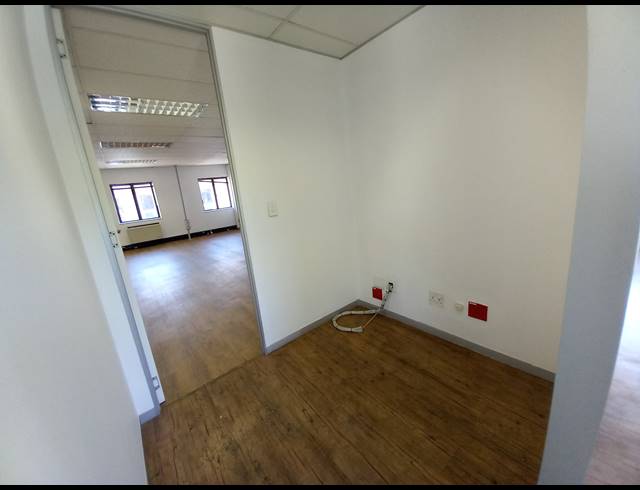 209M² OFFICE TO LET IN BRYANSTON